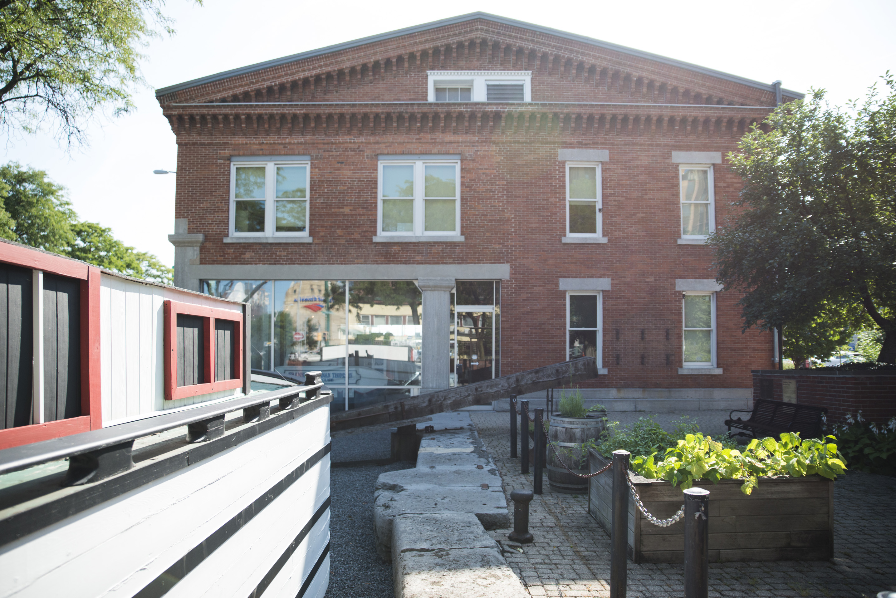 View of the Erie Canal Museum (in the Syracuse Weighlock) from the Locktender’s Garden, summer 2016. 