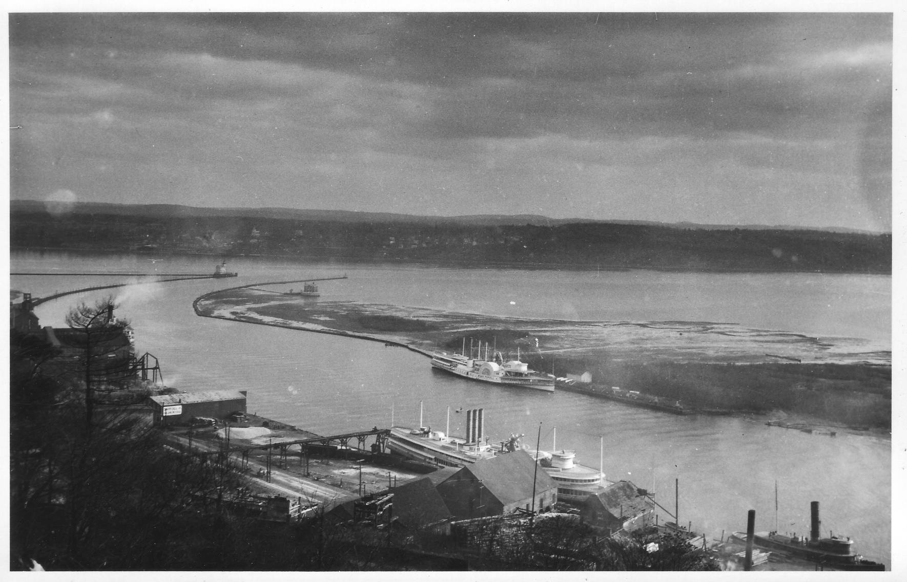 View from above looking down at the mouth of the Rondout Creek with both the old and the new Rondout lighthouses, circa 1917. The steamer “Mary Powell” is at her winter location, Sunflower Dock, in Sleightsburg across Rondout Creek, while the Hudson River Day Line steamer “Albany” at her winter berth in the foreground. While the creek looks very different today, it is a beautiful part of our estuary. Donald C. Ringwald Collection, HRMM